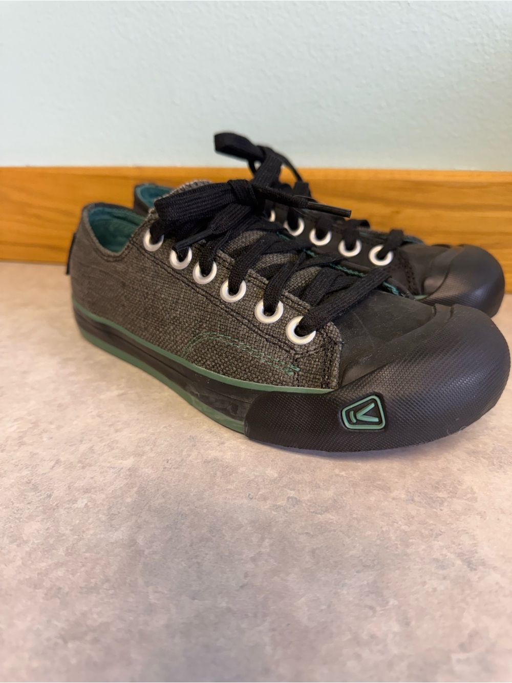 KEEN Coronado Sneakers Women’s 7 Black, Teal, Gray Canvas Leather Casual Shoes